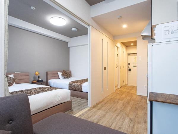 Dream Inn Hakata : photo 9 de la chambre 【main building】2 double beds room with sofa - non-smoking