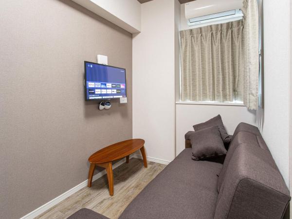 Dream Inn Hakata : photo 5 de la chambre 【main building】2 double beds room with sofa - non-smoking