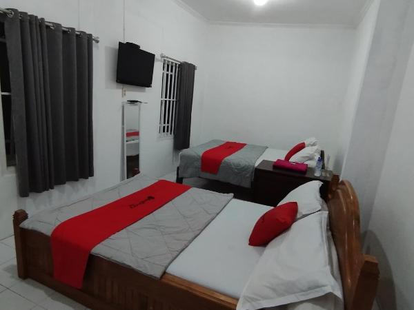 RedDoorz near Terminal Condong Catur : photo 7 de la chambre chambre familiale