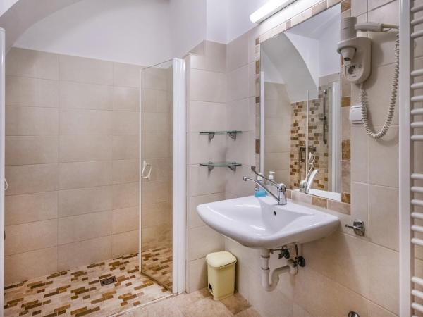 Academy Pension : photo 2 de la chambre chambre lits jumeaux standard