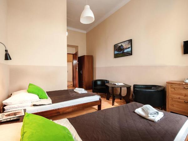 Station Aparthotel : photo 3 de la chambre chambre lits jumeaux avec salle de bains commune