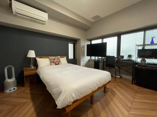 ZONK HOTEL Nakasu : photo 2 de la chambre disability access room (one double bed) - non-smoking - no cleaning for consecutive night stays