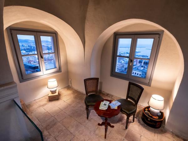 Palazzo Boyl 1840 : photo 7 de la chambre suite lit king-size - vue sur mer