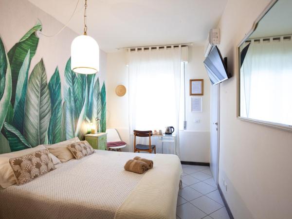 B&B La Volpina : photo 1 de la chambre chambre double avec salle de bains privative