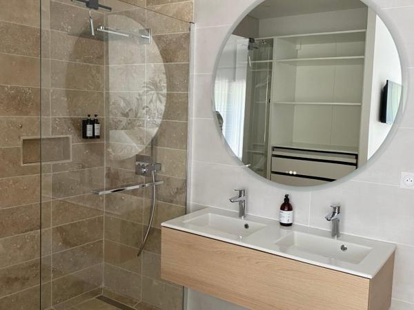 LA VILLA DIANE, Maison d'hôtes, Bed and Breakfast : photo 6 de la chambre chambre double deluxe