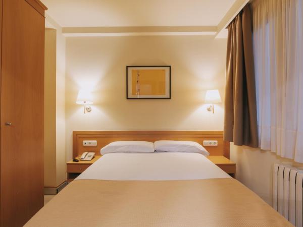 Hotel Zaragoza Plaza : photo 2 de la chambre petite chambre double