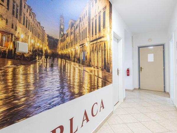 Placa apartment : photo 10 de la chambre chambre triple avec salle de bains privative