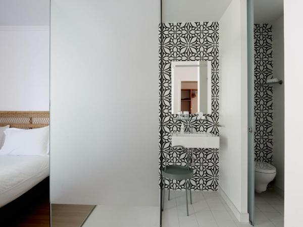 Casa Apollo Guesthouse : photo 4 de la chambre chambre lit king-size - vue sur piscine