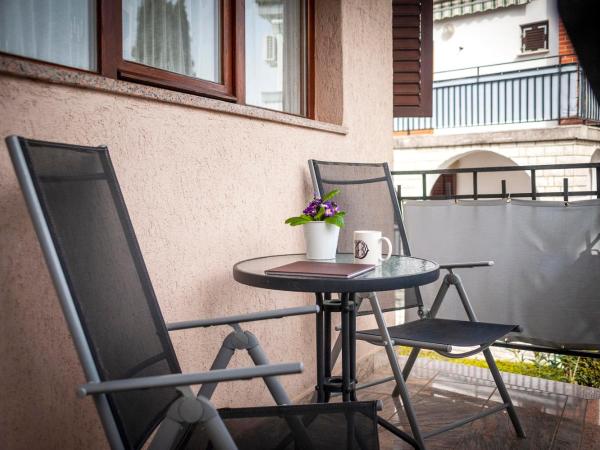 Apartments and Room Silvana : photo 2 de la chambre appartement 1 chambre avec balcon