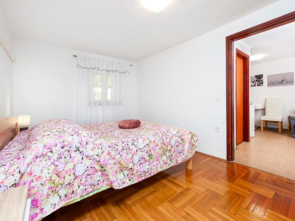 Apartments and Room Silvana : photo 1 de la chambre appartement 1 chambre avec terrasse