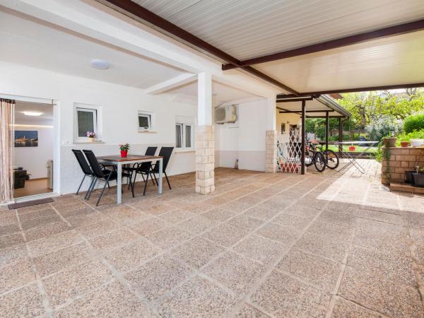 Apartments and Room Silvana : photo 3 de la chambre appartement 1 chambre avec terrasse