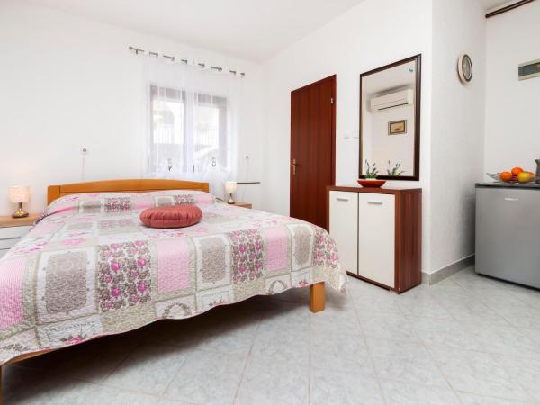 Apartments and Room Silvana : photo 10 de la chambre chambre double