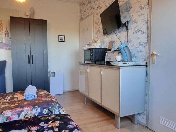 City Farmer-Amsterdam, Stay, Inn, Loft, Bed, Bike and Breakfast : photo 3 de la chambre chambre lits jumeaux