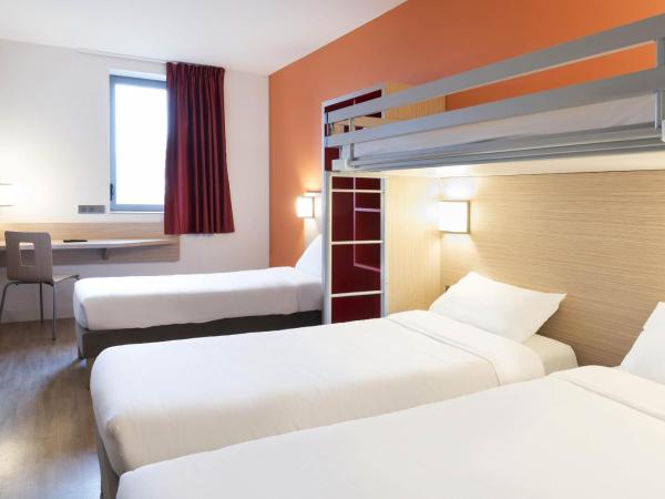 B&B HOTEL Laval Ouest : photo 1 de la chambre chambre lits jumeaux