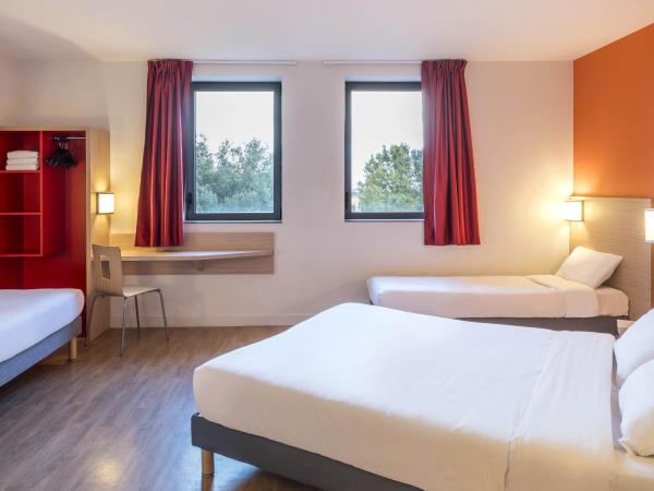 B&B HOTEL Laval Ouest : photo 2 de la chambre chambre quadruple