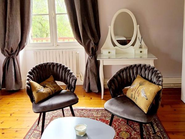 Le Manoir du Moulin de Madame : photo 3 de la chambre chambre triple - vue sur la piscine