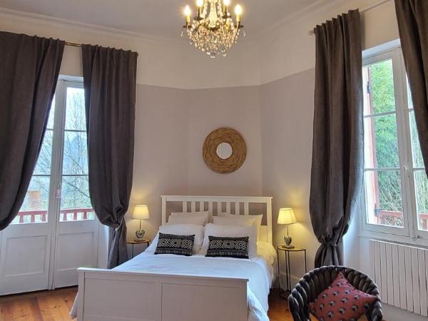 Le Manoir du Moulin de Madame : photo 6 de la chambre chambre triple - vue sur la piscine