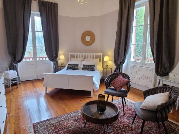 Le Manoir du Moulin de Madame : photo 2 de la chambre chambre triple - vue sur la piscine