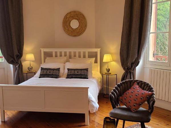 Le Manoir du Moulin de Madame : photo 10 de la chambre chambre triple - vue sur la piscine