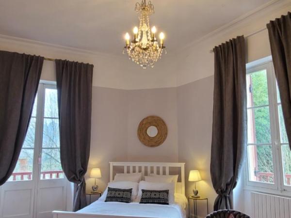 Le Manoir du Moulin de Madame : photo 4 de la chambre chambre triple - vue sur la piscine