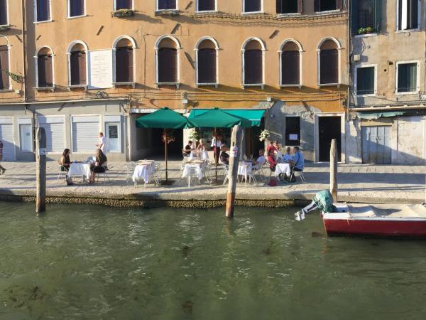 Lovenice Center : photo 10 de la chambre petite chambre double ou lits jumeaux