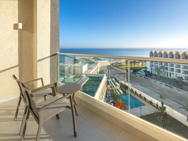 Hilton Skanes Monastir Beach Resort : photo 6 de la chambre chambre deluxe avec 2 lits doubles - vue sur mer 