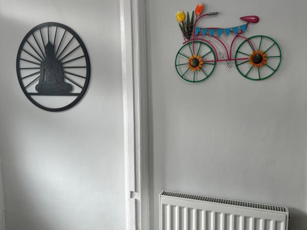 Quirky Oasis Queens : photo 2 de la chambre chambre double avec salle de bains commune