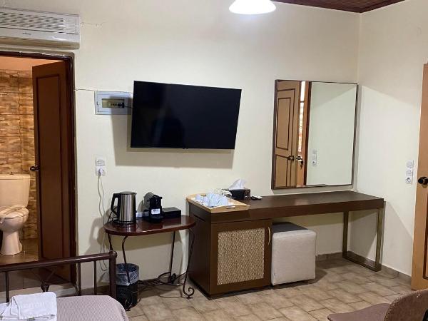 Helena Hotel : photo 3 de la chambre chambre triple standard