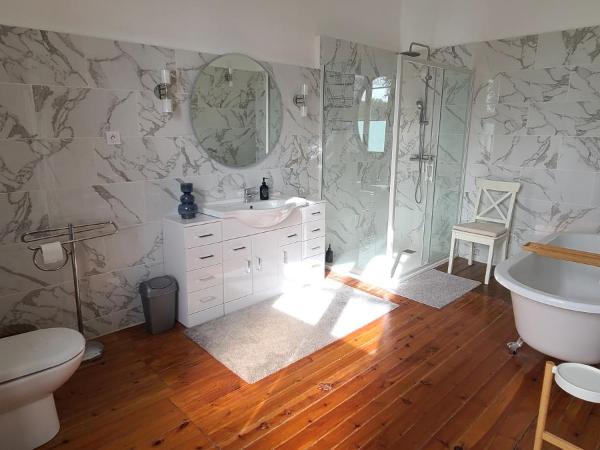 Le Manoir du Moulin de Madame : photo 8 de la chambre suite deluxe avec baignoire spa