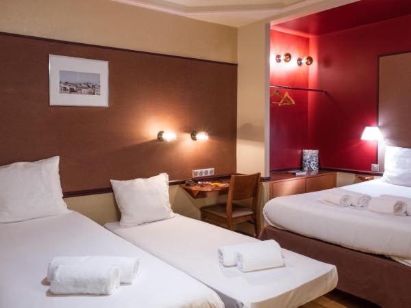 Hôtel Marignan : photo 8 de la chambre chambre quadruple avec douche et toilettes privatives