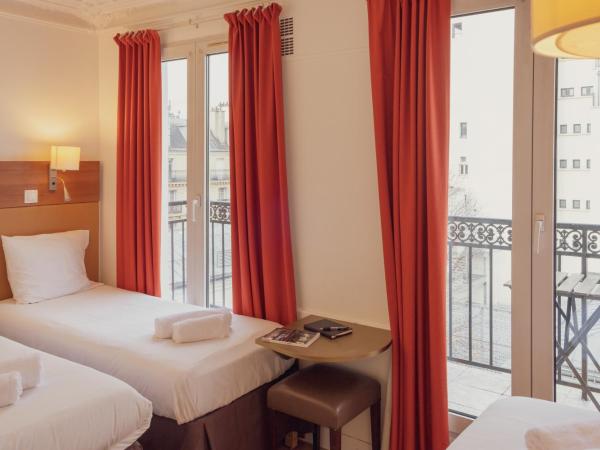 Hôtel Marignan : photo 2 de la chambre chambre quadruple avec douche et toilettes privatives