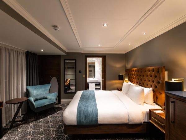 100 Queen's Gate Hotel London, Curio Collection by Hilton : photo 5 de la chambre chambre lit queen-size deluxe avec atrium