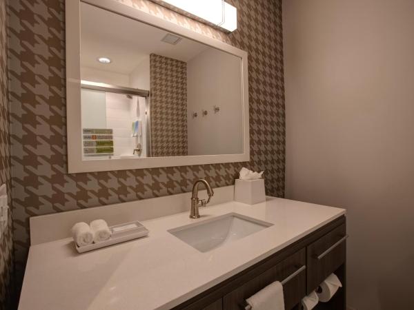 Home2 Suites By Hilton Charlotte Uptown : photo 4 de la chambre studio suite with two queen beds - hearing access/non-smoking
