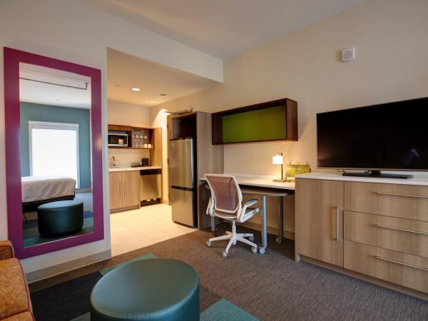 Home2 Suites By Hilton Charlotte Uptown : photo 4 de la chambre suite studio lit queen-size pour personnes malentendantes - non-fumeurs