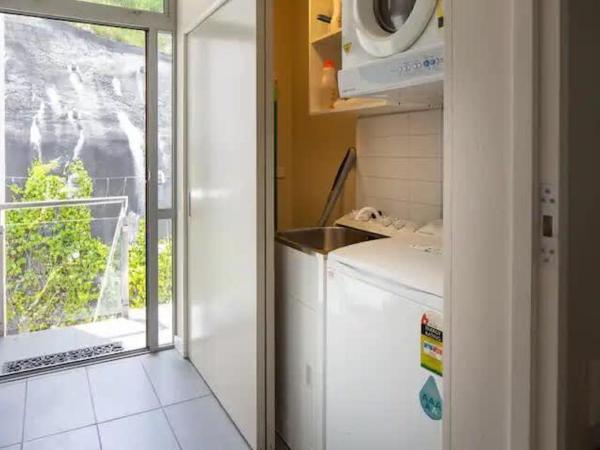 Stunning 1 Bedroom Studio Apartment : photo 6 de la chambre studio