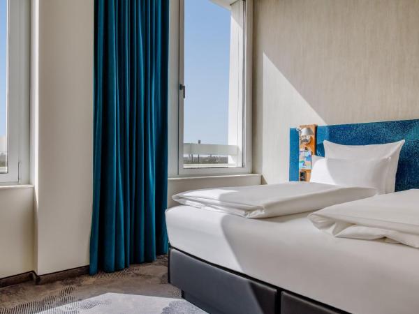 Motel One München-Campus : photo 3 de la chambre chambre lit queen-size supérieure 