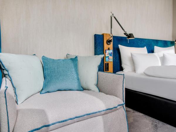 Motel One München-Campus : photo 4 de la chambre chambre lit queen-size supérieure 