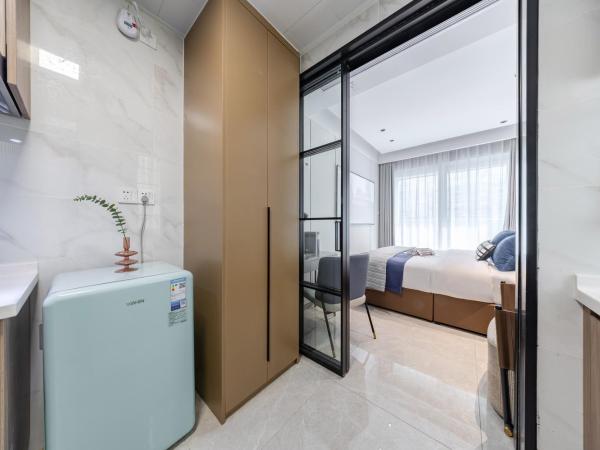 岗厦雅乐行政公寓- Shenzhen Convention and Exhibition Center : photo 4 de la chambre chambre supérieure lit queen-size