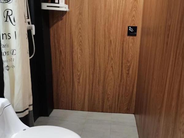 One Forest Youth Hostel - The Bund Branch : photo 3 de la chambre lit dans dortoir pour hommes de 4 lits