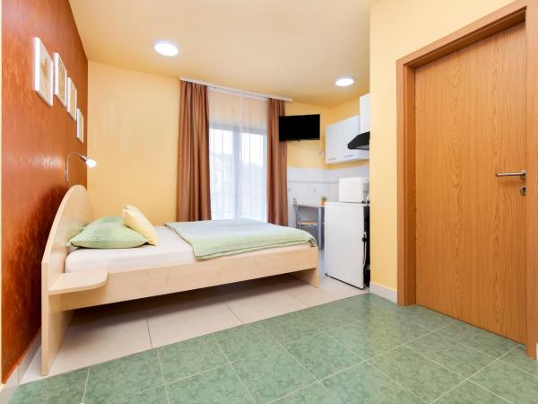 Apartments Erik B&B Adults only : photo 1 de la chambre studio avec balcon