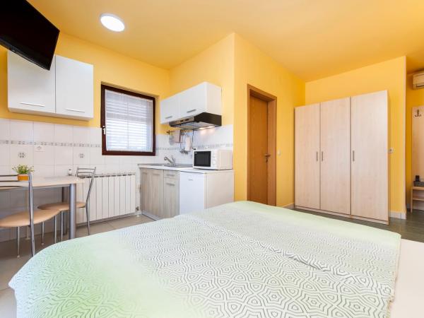 Apartments Erik B&B Adults only : photo 3 de la chambre studio avec balcon