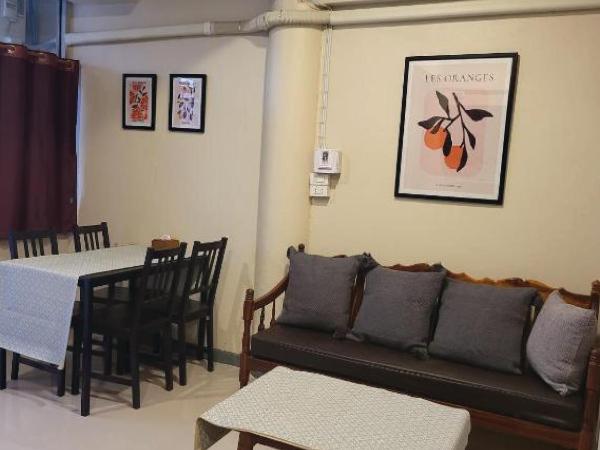 Achcha hotel - itsaraphap MRT station - Wat Arun : photo 3 de la chambre chambre familiale supérieure