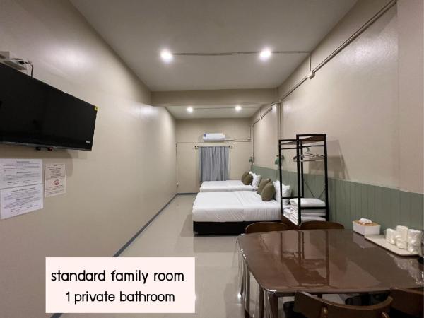 Achcha hotel - itsaraphap MRT station - Wat Arun : photo 1 de la chambre chambre familiale standard