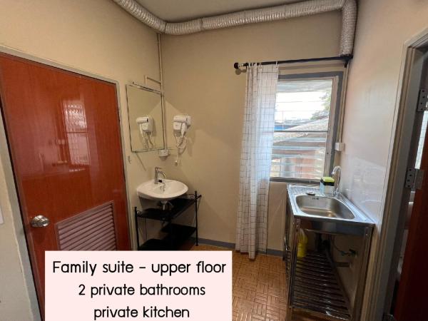 Achcha hotel - itsaraphap MRT station - Wat Arun : photo 6 de la chambre suite familiale