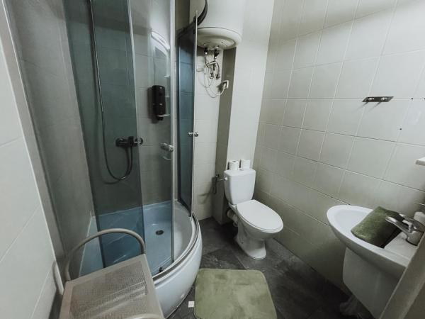 Central Sopot : photo 5 de la chambre economy double room - railway track view