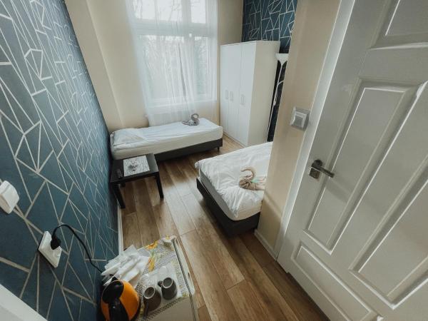 Central Sopot : photo 6 de la chambre economy twin room - railway track view