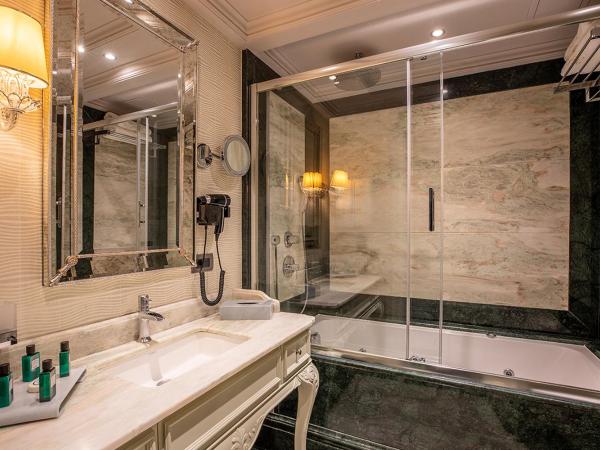 MFB Tarabya Hotel : photo 3 de la chambre chambre double de luxe avec vue sur le bosphore