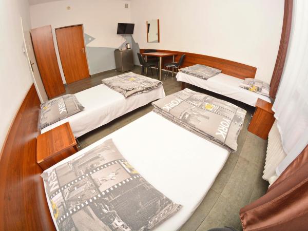 Twój Hostel Klimczoka 7 : photo 6 de la chambre chambre triple avec salle de bains privative