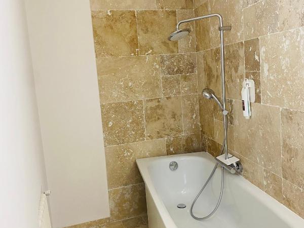 Enzo Hotels Limoges Centre Jourdan by Kyriad Direct : photo 4 de la chambre chambre supérieure 1 lit double