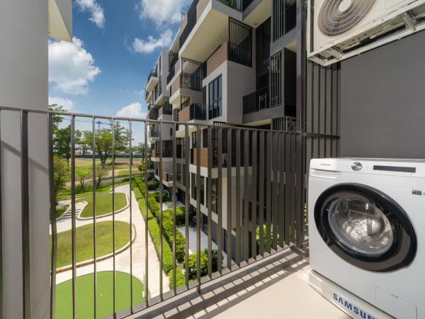 Laguna BangTao Beach Skypark Apartment : photo 2 de la chambre studio avec vue sur jardin
